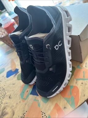 On Cloud Coast 6 Running Sneakers